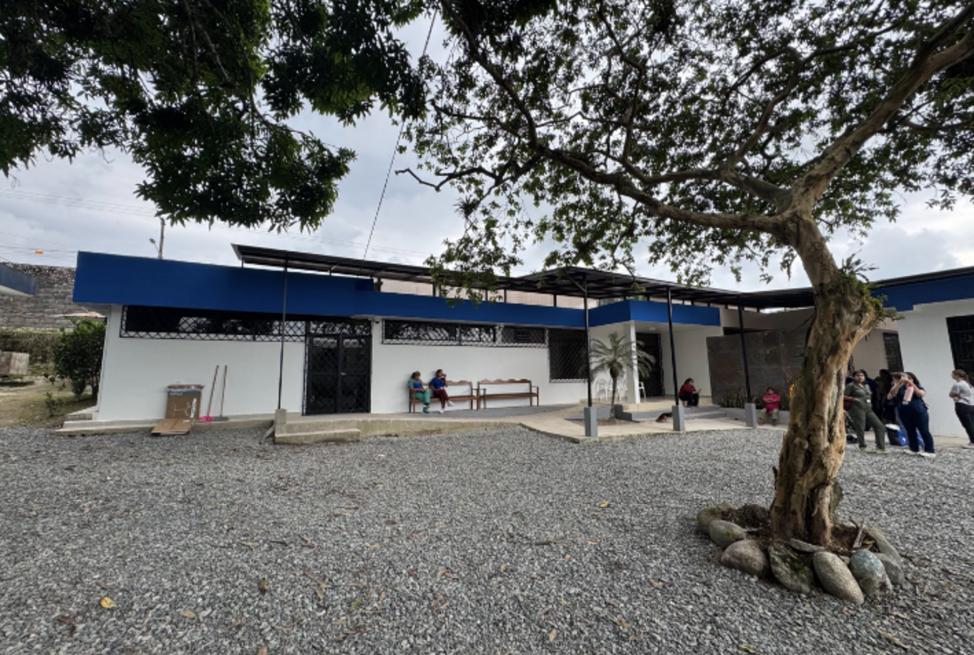 Ecuador Shoulder to Shoulder office