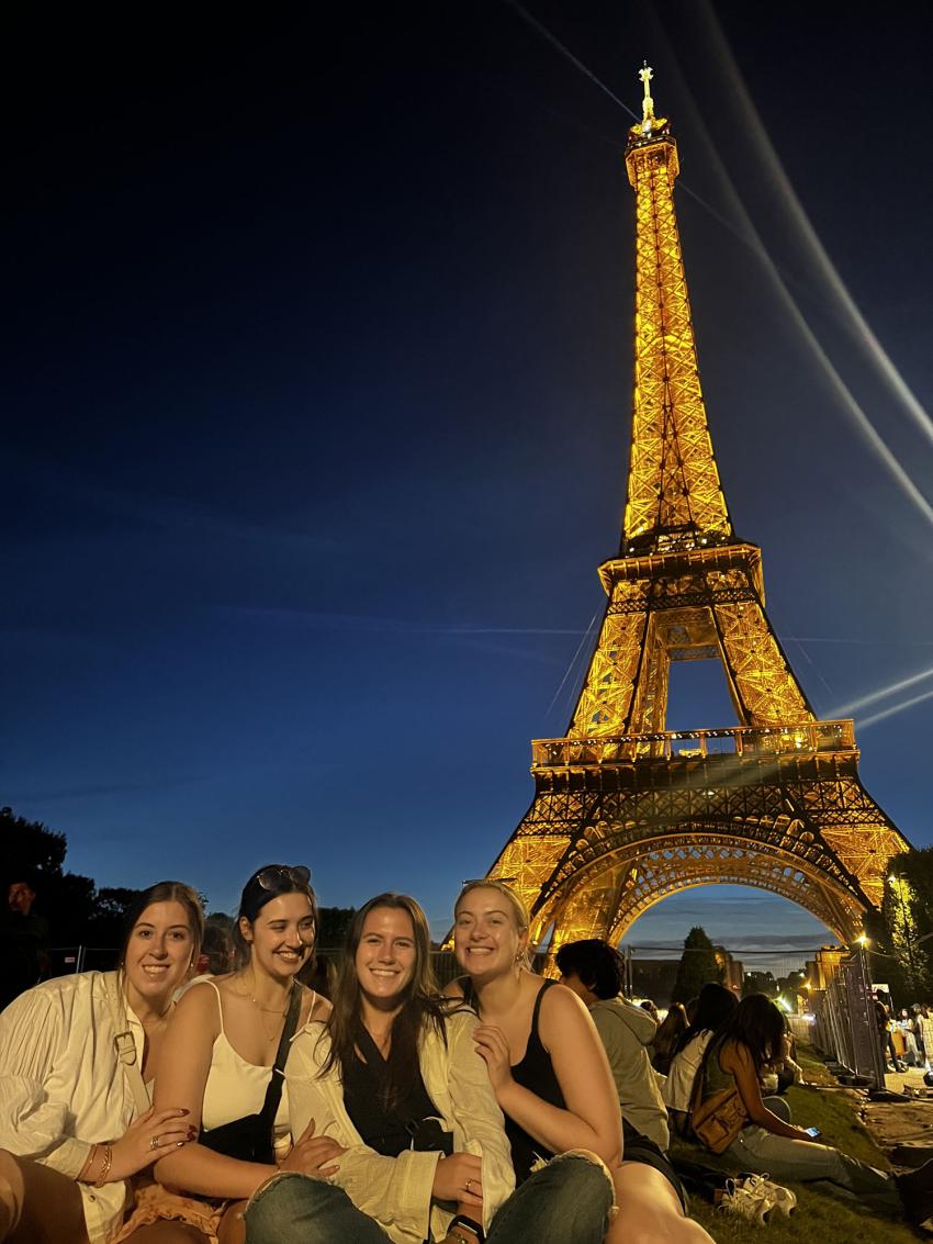 Students in front of the Eiffel Tower