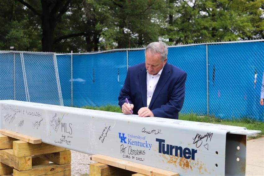 Lephart signs beam