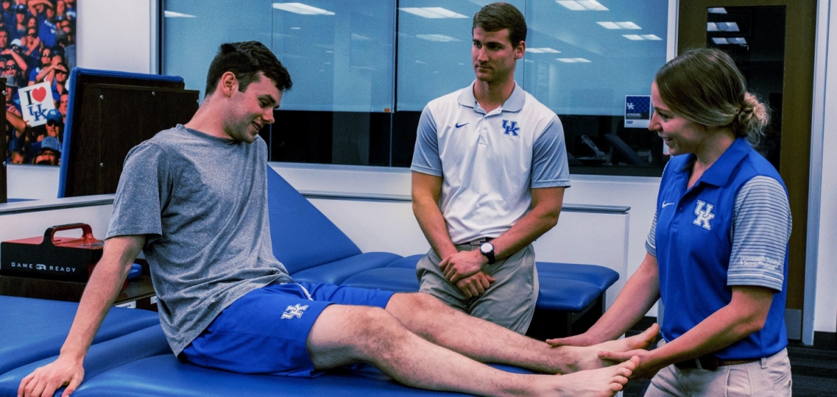 UK Athletic Trainers in lab