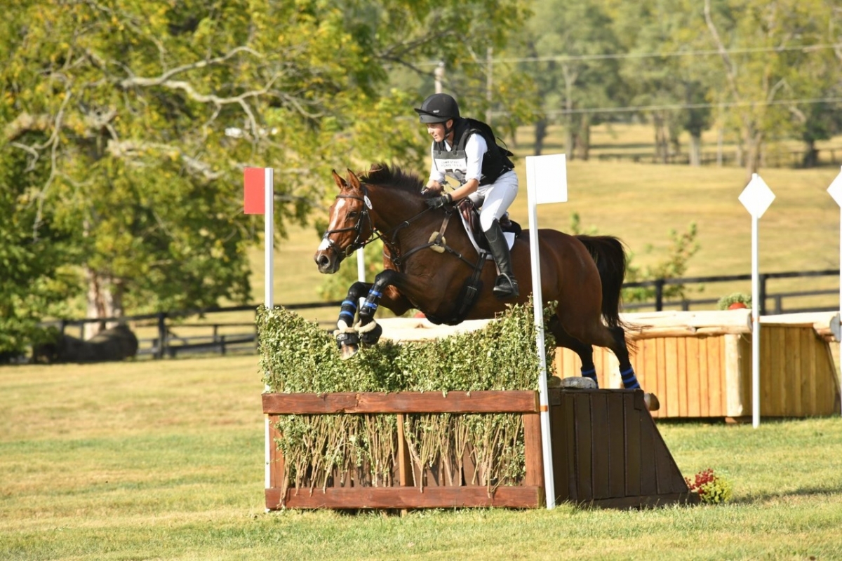 Gabbie Van Scoy riding horse